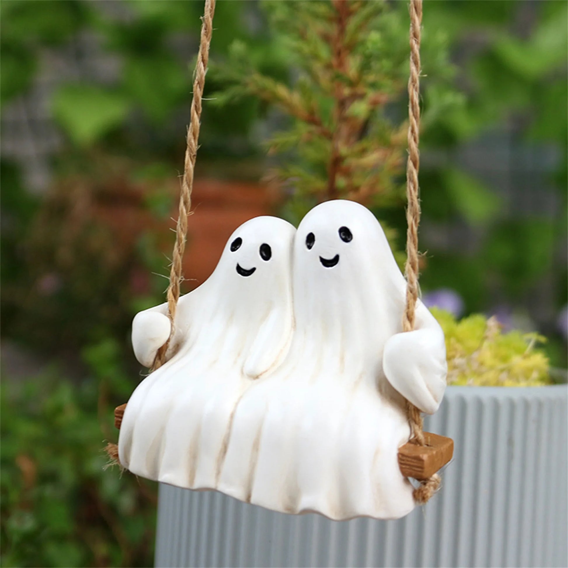 Spooky Halloween Skeleton Duo Figurine Adorable Skeletons Swinging Statue Yard Decor Hanging Outdoor Ornaments